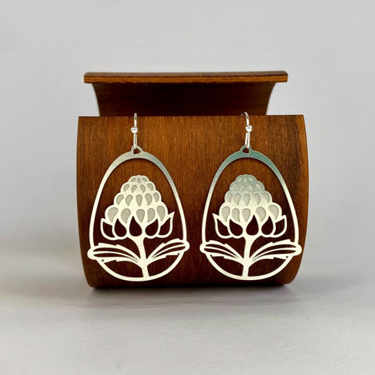 Go Do Good Hook Earrings - Waratah