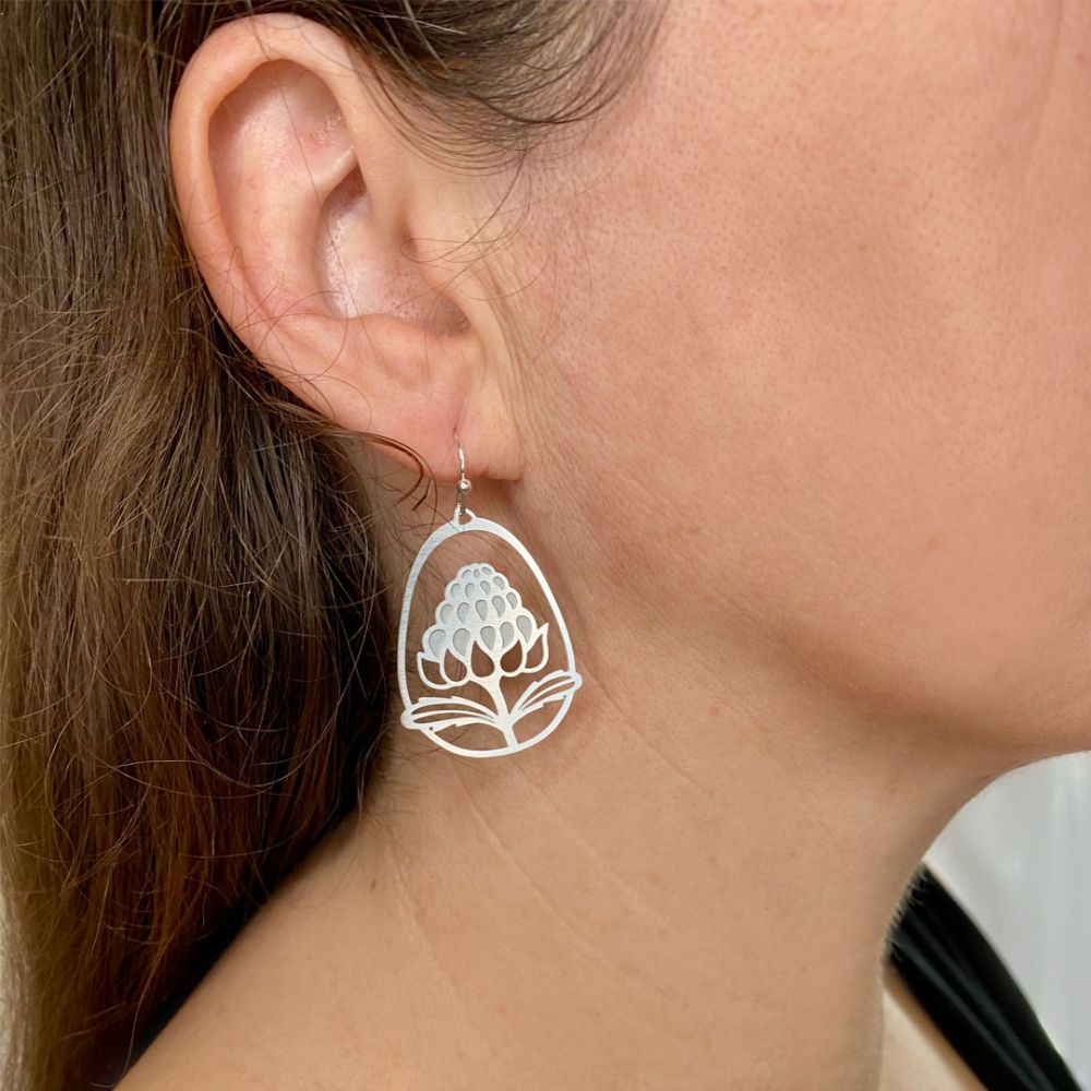 Go Do Good Hook Earrings - Waratah